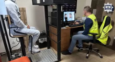 24-letni odbierak wpadł w ręce policji. Próbował ukryć się w szafie