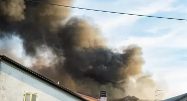 Kiedy wymagane są klapy dymowe i dlaczego ich brak może kosztować więcej, niż myślisz?