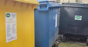 Domowe śmieci wywożą Wodociągi. Przy firmach najczęściej widać pojemniki z logo firmy MIKI