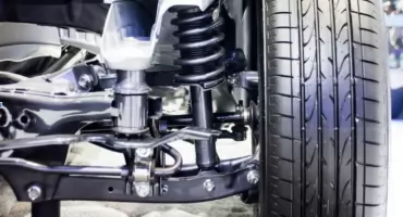 Kierownica drży na nierównościach – co jest nie tak z zawieszeniem?