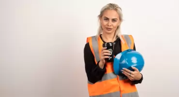 Szkolenia BHP – kto za nie płaci, jak często trzeba je odnawiać i czy kursy online są tak samo ważne?