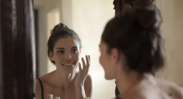 Wielopoziomowe nawilżanie skóry – rytuał, który buduje trwałe nawilżenie