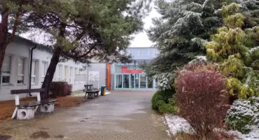 Zdalne nauczanie przedłużone. Temperatura w szkole wciąż za niska