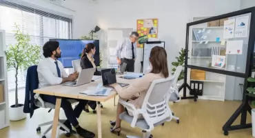 Lista obecności pracowników w sieciach franczyzowych – jak usprawnić kontrolę czasu pracy?