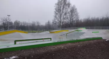 Przeszkody pomalowane. Drzewa zasadzone. Zbliża się koniec prac przy skateparku