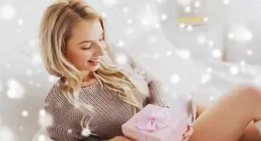 Upominek pełen emocji - jak przechować go bez ryzyka odkrycia?