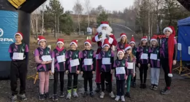 SPL Jaworzno z medalami podczas biegu mikołajkowego w Jaworznie