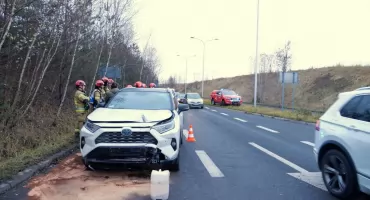 Kierująca Toyotą uderzyła w latarnie