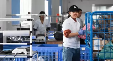 Jak blogerzy i resellerzy mogą tanio i bezpiecznie zamawiać towary z Chin na potrzeby contentu