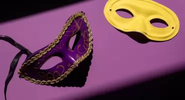 W co się przebrać na bal przebierańców dla dorosłych? 5 propozycji „na szybko”