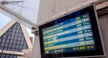 „Gdzie jest monitoring?” – mieszkańcy Jaworzna oburzeni po zniszczeniu tablicy na Rynku