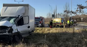 Zderzenie ciężarówki z dostawczakiem. Jeden z kierowców trafił do szpitala 