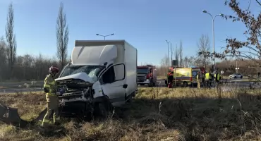 Kolizja ciężarówki z samochodem dostawczym zakończona mandatem 