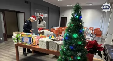 Mundurowi z Jaworzna wsparli potrzebującą rodzinę