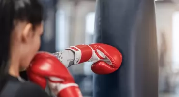 Pierwsze zakupy w sklepie ze sprzętem do sportów walki – praktyczny poradnik