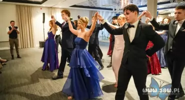 Studniówka I Liceum Ogólnokształcącego w Jaworznie. Magiczny wieczór w Hotelu Gorczowskim