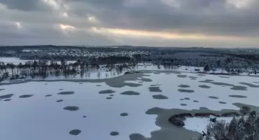 Zimowe zabawy na lodzie mogą skończyć się tragedią. Policja apeluje o rozwagę