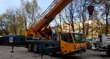 Wynajem dźwigów w Gdyni – fundament sprawnej realizacji inwestycji