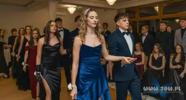 Studniówka III Liceum Ogólnokształcącego. Zabawa w Hotelu Gościniec Sosina