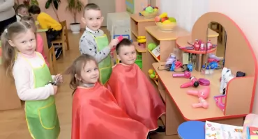 Dlaczego zabawa w odgrywanie ról przez dzieci jest ważna?