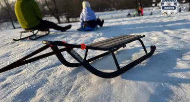 Zjazdy na sankach mogą być groźne. Służby apelują o rozwagę