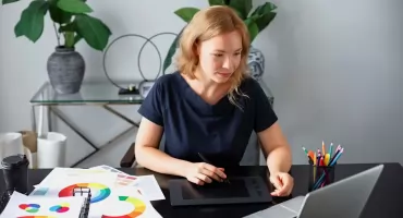 Faktura bez firmy dla freelancerów: rozwiązania dostępne na platformach pośredniczących