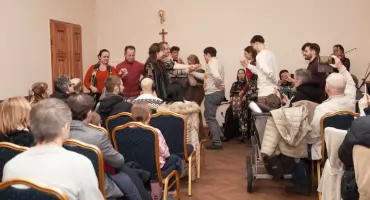 Mieszkańcy pokolędowali z Kapelą Fedaków