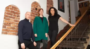 Ten dom to coś więcej niż budynek. To miejsce spotkań, pracy, relacji i odkrywania własnej wartości