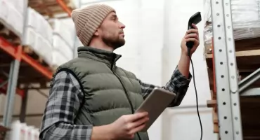 System ERP w firmie usługowej – czy to ma sens i jakie korzyści przynosi?