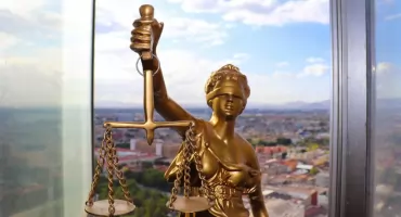 Adwokat z Piaseczna dla mieszkańca Jaworzna. Kiedy to ma sens?