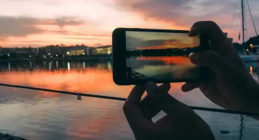 Jak robić dobre zdjęcia telefonem? Praktyczny przewodnik, który zmieni Twoje podejście do mobilnej fotografii