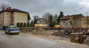 Pod gruzami pustostanu w Szczakowej odkryto ludzkie szczątki 