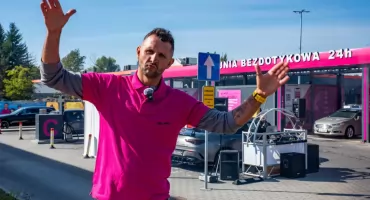 Impreza techno na Myjni Kanty w Jaworznie - piana, dj i dźwięk silników