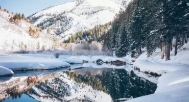 Ferie zimowe w górach z dziećmi – wypoczynek, który łączy pokolenia