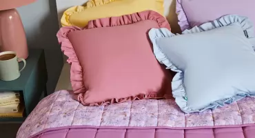 Jak wybrać narzuty na łóżko, które zmienią wnętrze? Przytulna sypialnia w zasięgu ręki