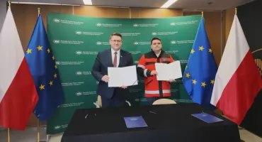 Nowy samochód i dofinansowanie do pompy ciepła dla Wojewódzkiego Pogotowia Ratunkowego w Katowicach