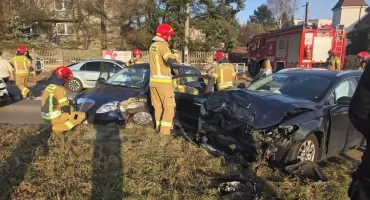 Wypadek na skrzyżowaniu Piekarskiej i Działkowej. Młoda kobieta w szpitalu