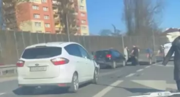 Zderzenie trzech aut na DK 79 w Jaworznie