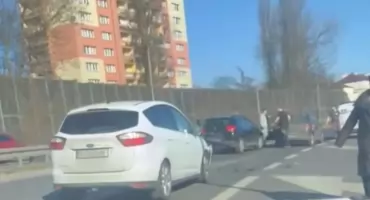 Kolizja trzech aut na obwodnicy Jaworzna