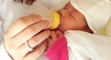 Nowa usługa w aplikacji mObywatel. Urodzenie dziecka można zgłosić przez internet