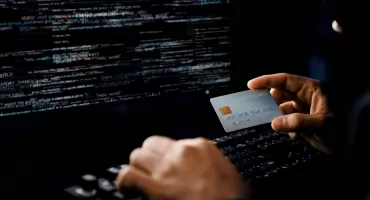 Nowe metody oszustw finansowych. Przestępcy podszywają się pod instytucje bankowe