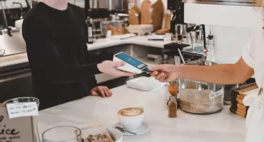 Od idealnego ciasta po złocisty wypiek. Zobacz, jak miesiarki i blachy gastronomiczne wspierają Twoją pasję.