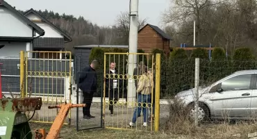 Biegła weszła na zalaną posesję w Jeleniu. Po ponad roku pobrano próbki gleby