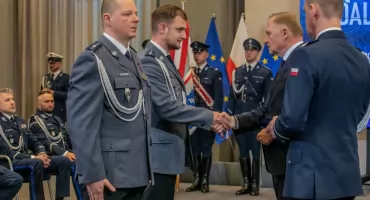 Jaworzniccy policjanci odznaczeni za odwagę i ratowanie życia