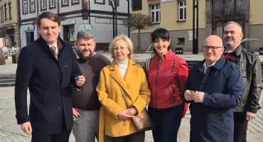 Wielkanocna zupa dla potrzebujących na Rynku w Jaworznie 