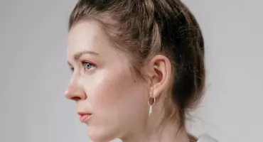 Elegancja w Twoim Stylu: Wybór Idealnych Kolczyków Srebrnych