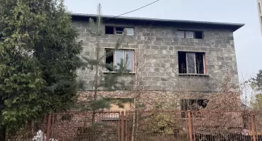 Pożar na Traugutta w Jaworznie. Mężczyznę ewakuowano drabiną z budynku