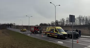 Kolizja dwóch aut na skrzyżowaniu ulic Radwańskich i Reja w Jaworznie