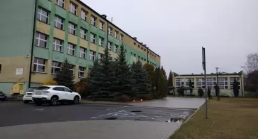 Ewakuacja uczniów z jaworznickiej podstawówki. Pożar ugaszony przed przyjazdem służb