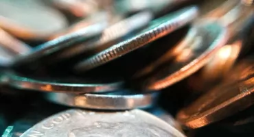 Gdzie kupić srebrne monety inwestycyjne – poradnik dla początkujących